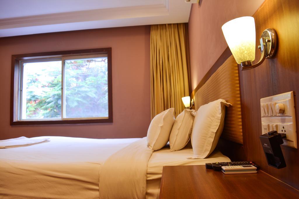 Serene Boutique Hotel Bangalore Buitenkant foto